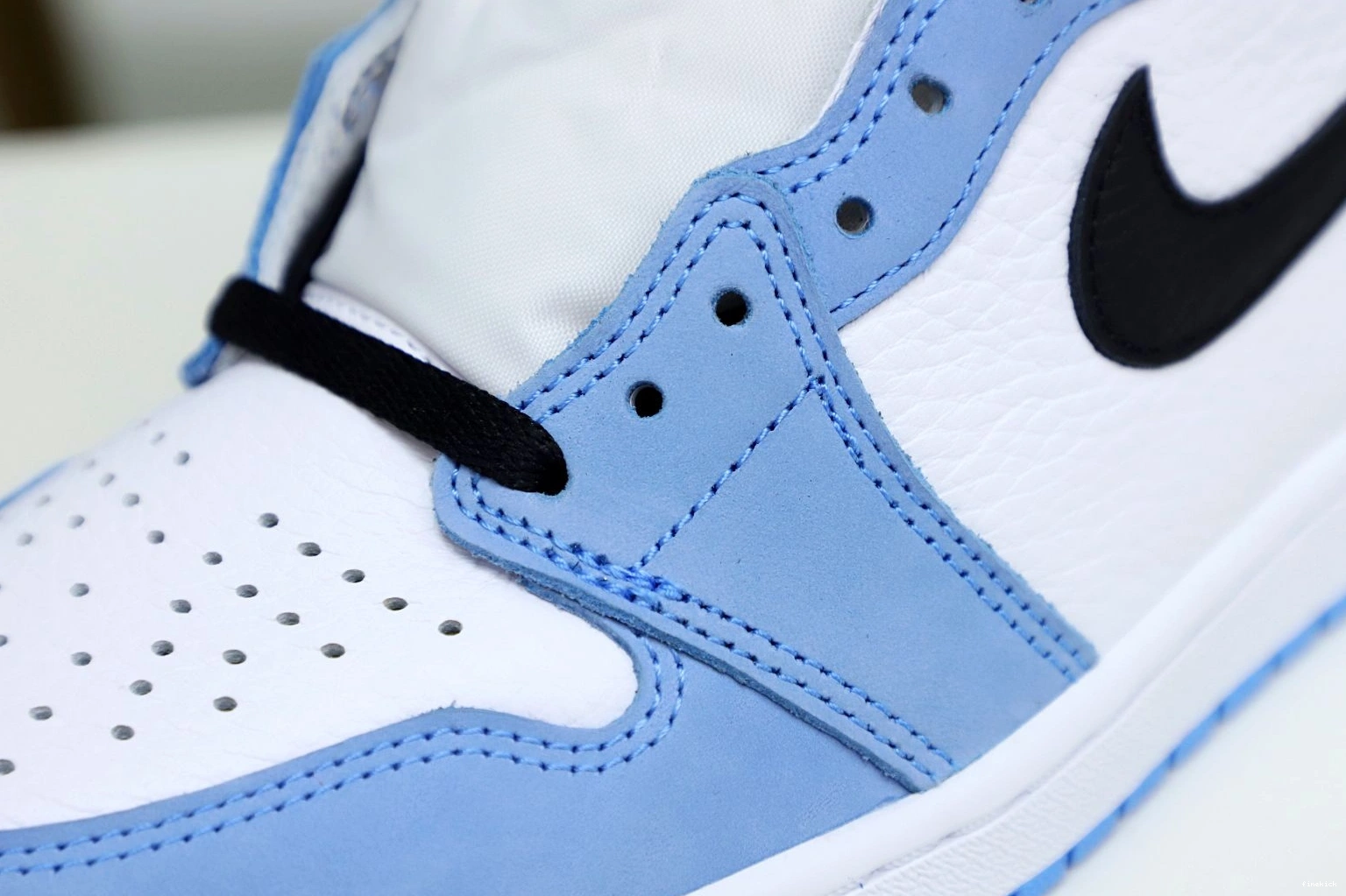 AIR HIGH OG 'UNIVERSITY RETRO 1 JORDAN 0112